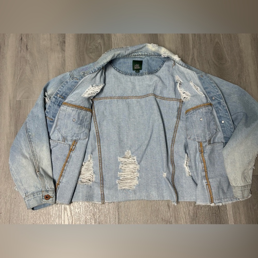 Wild Fable Light Washed Distressed Denim Jacket Cropped Fit Women’s Size Large - Picture 2 of 9